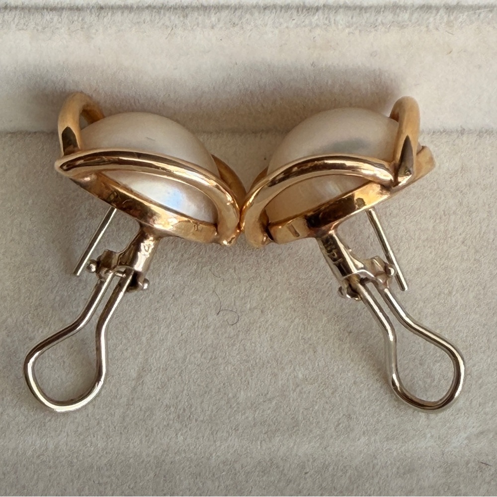 Vintage 14k gold Mabe Pearl Earrings lever Back Vintage (circa 1960s–1980s) - Picture 10 of 12